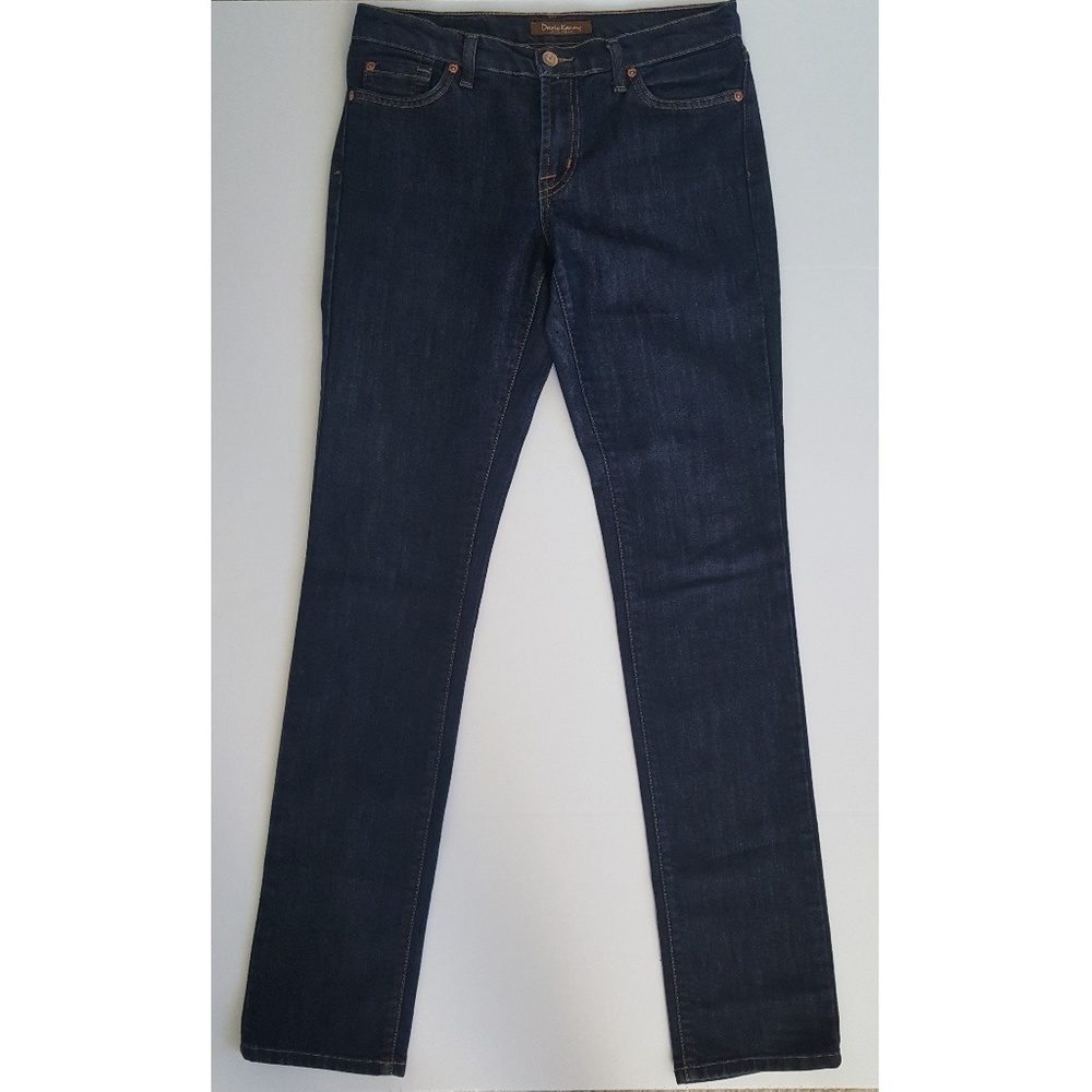 David Khan▪ Dark washed jeans HEY TALL GIRLS! I am your style!
